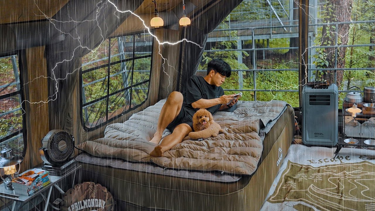 Лесной кемпинг под дождём с собакой . Двухкомнатная надувная палатка . Гроза ASMR