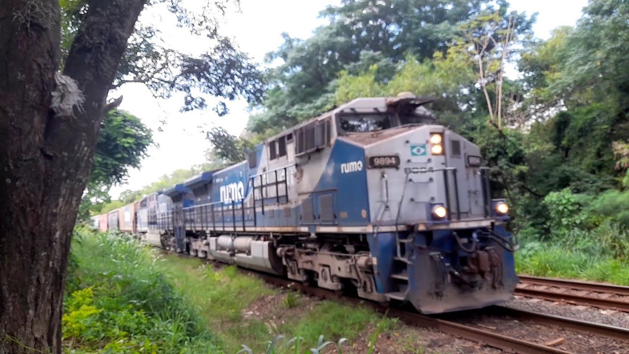 Trem da Rumo com formação diferente 