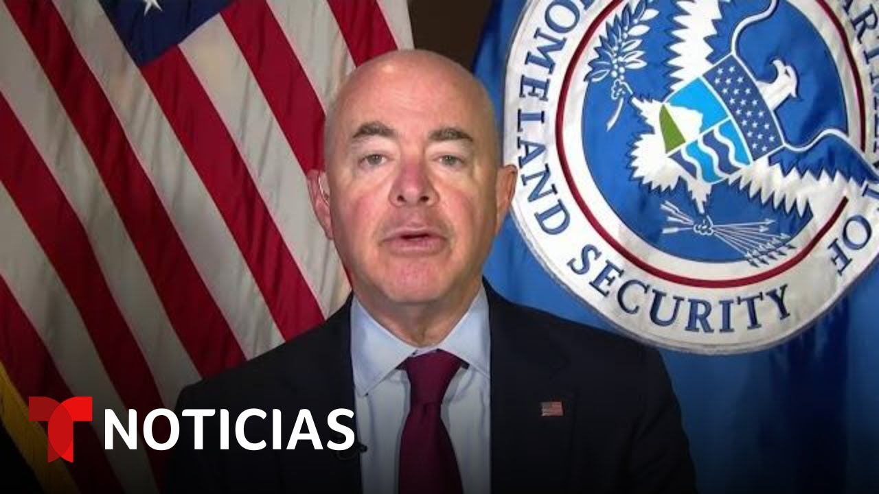 Mayorkas explica qué hacen tras hallar niños en la frontera | Noticias Telemundo