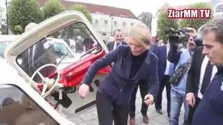 alina gorghiu in mini bmw isetta model 1958