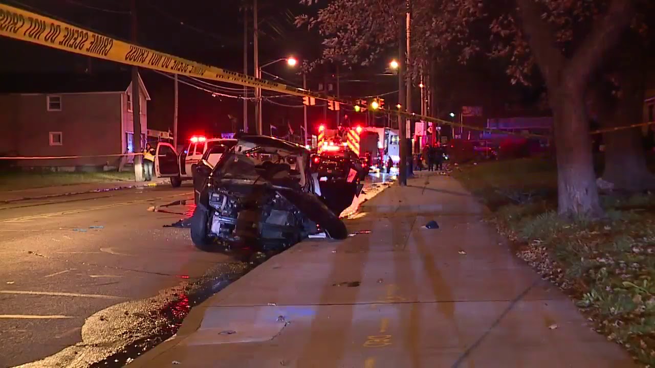 Stolen car crashes in Cleveland, six people injured YouTube