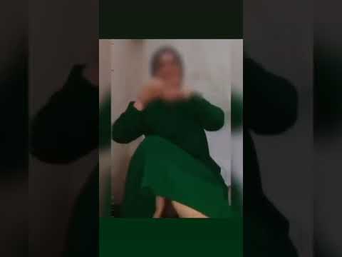 Çocuğunun yanında cinsel içerikli yayın yapıyor | HALBU Kİ BAŞÖRTÜSÜ DE VAR YAHU 😃