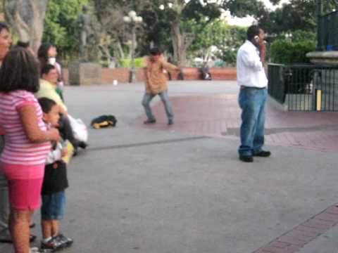 Juan Gabriel Baila en la Plazita Olvera -Borrachos...