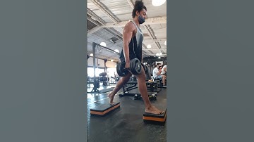 Afundo com steps para aumentar a amplitude. glúteo e quadriceps chora com isso.