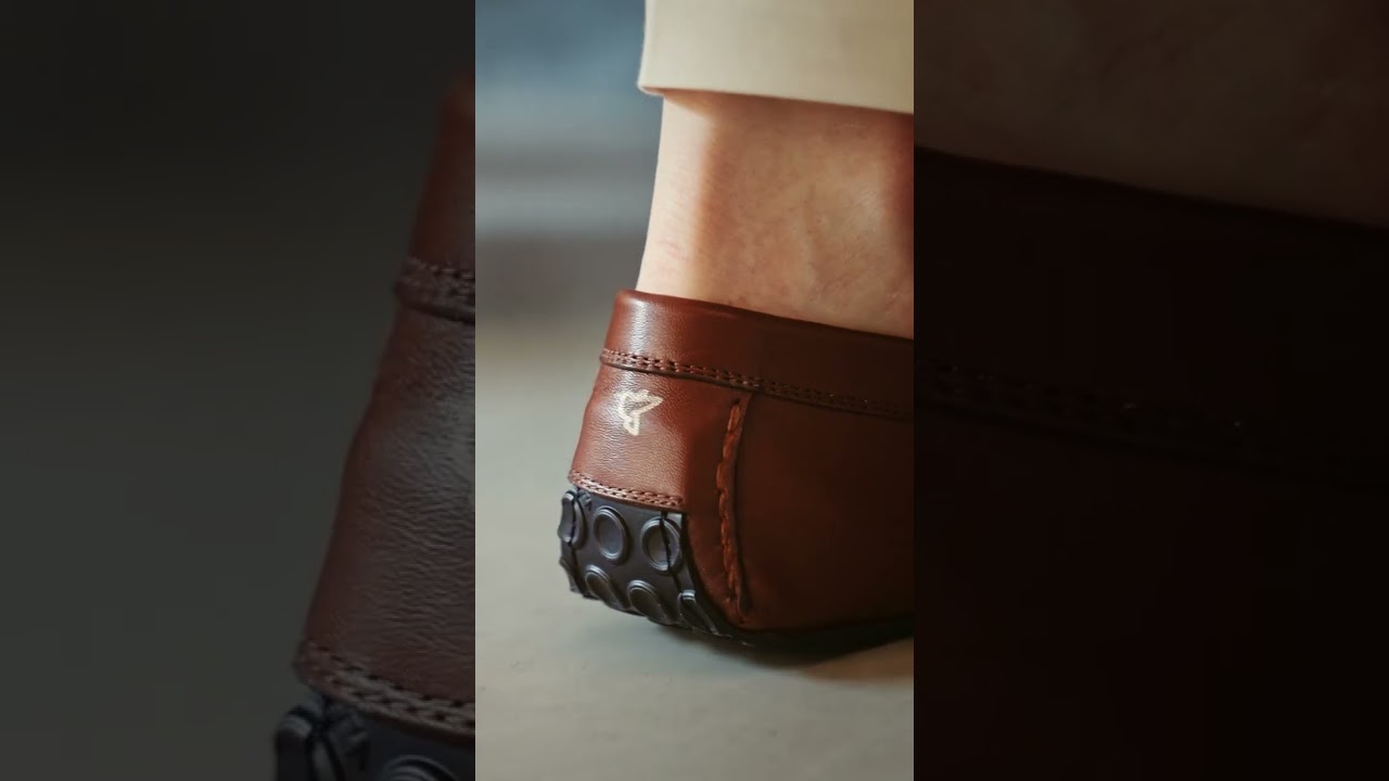 ACCELERATOR® Men's Hybrid Driving Slipper // Tan (US Men's Size 7) video thumbnail