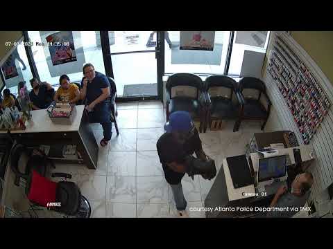 CCTV footage shows would-be thief foiled when Atlanta nail salon patrons ignore him