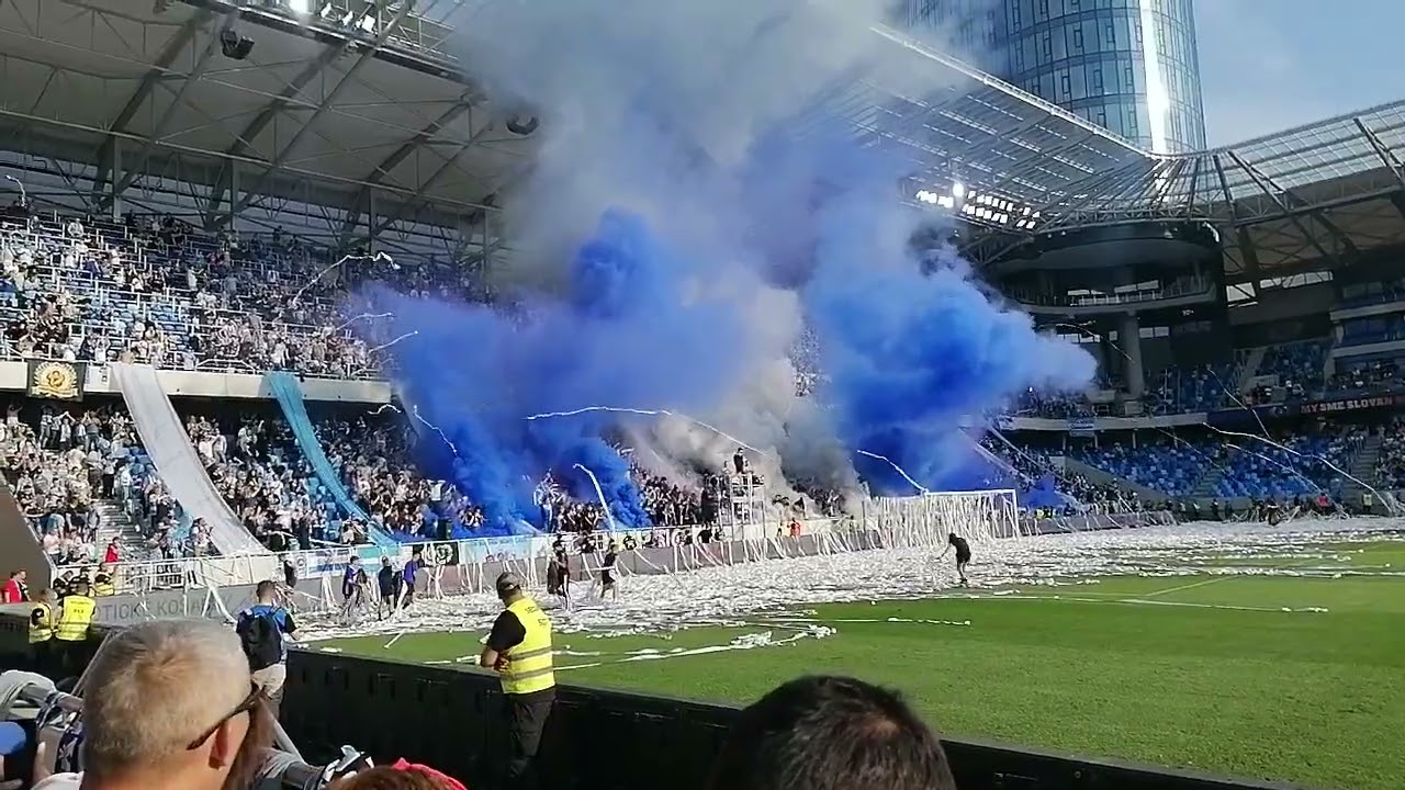 Ultras Slovan Bratislava - Bratislava je celá belasá