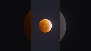 Total lunar eclipse in under 20 seconds 🤯 screenshot 3