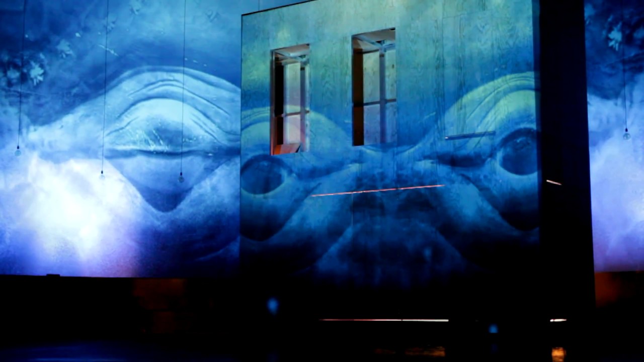 A mobile theatre platform that is the main scenography for the ballet “Pinocchio”