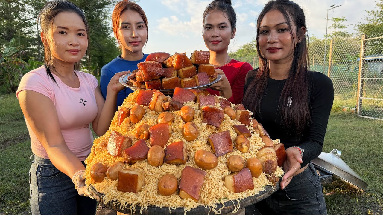 Cooking noodle soup with pork braised with egg recipe