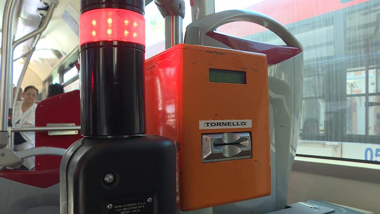 Bari, sugli autobus arrivano i tornelli: 