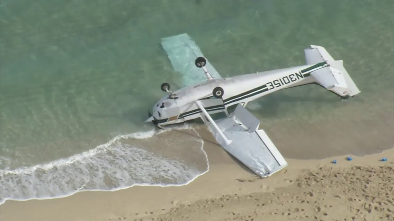 4 people walk away after plane crash on Haulover Beach - YouTube
