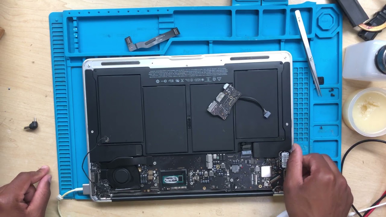 MacBook Air no green light 💡 YouTube