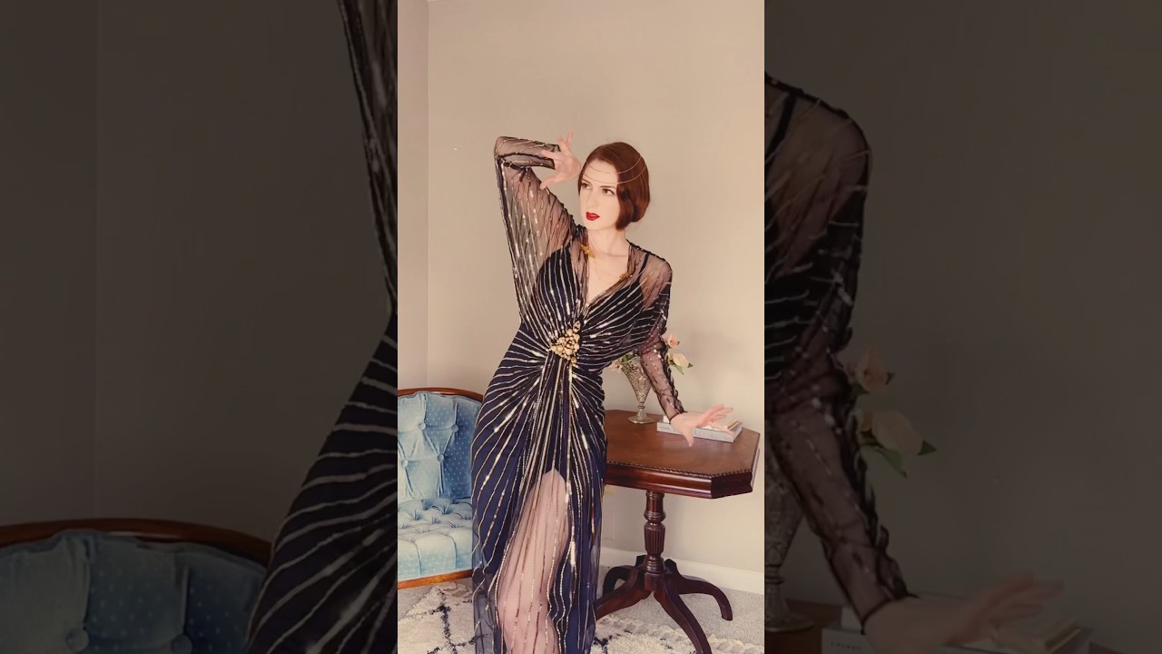 Vintage Vamp 🦇 Easy Halloween Costume 