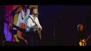 Video thumbnail of "Paul McCartney playing 'Michelle' in Paris, 30th May 2016"