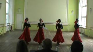 Экзамен по народно-сценическому танцу. 
