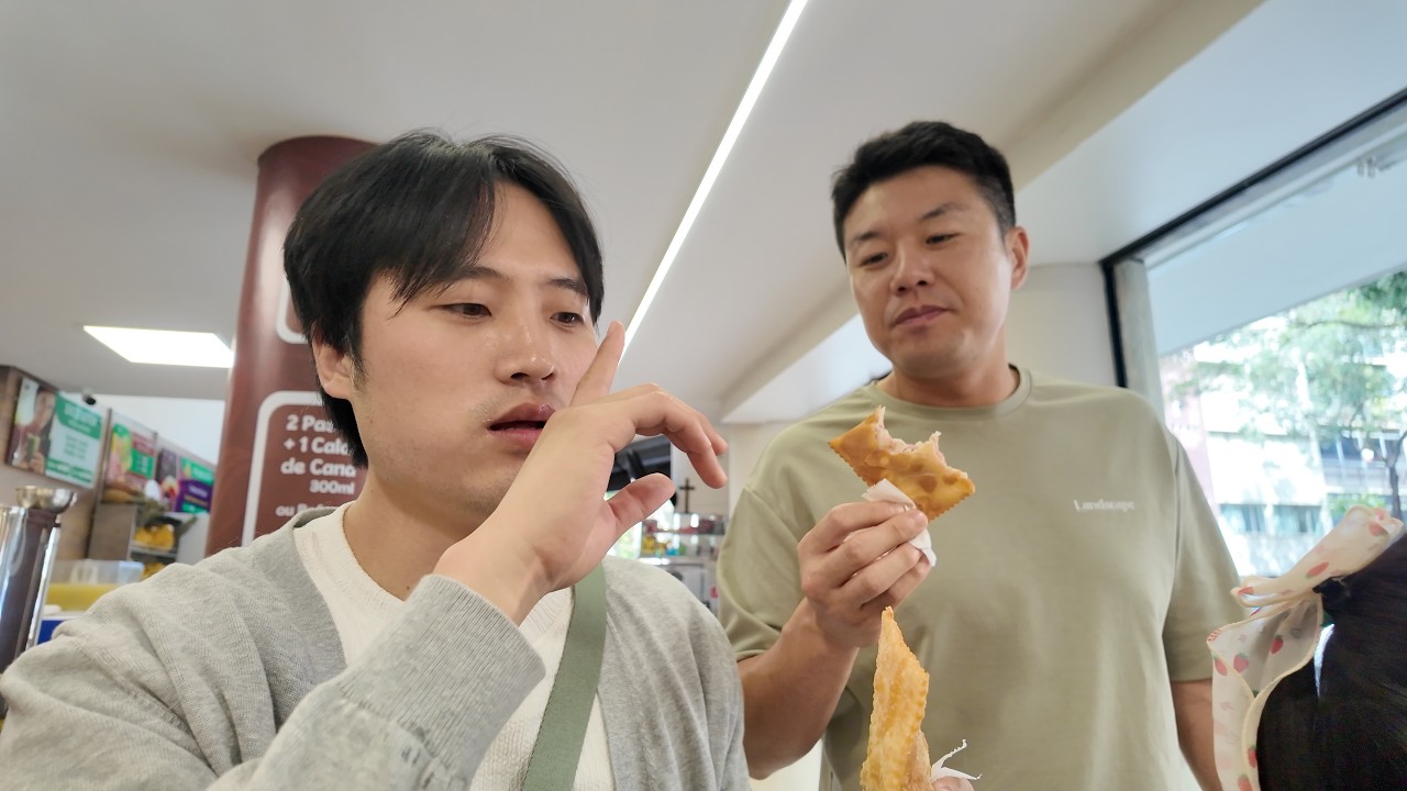 Será que meu cunhado que achou a carne brasileira salgada demais vai gostar de pastel?