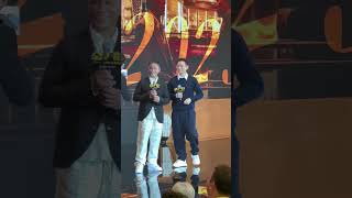 #劉德華 #梁朝偉 出席#電影金手指 定檔發布會,現場放出兩人20年前合作的劇照,劉德華看了又看,還說自己年輕時真帥,誰不懷念青春呢🥺