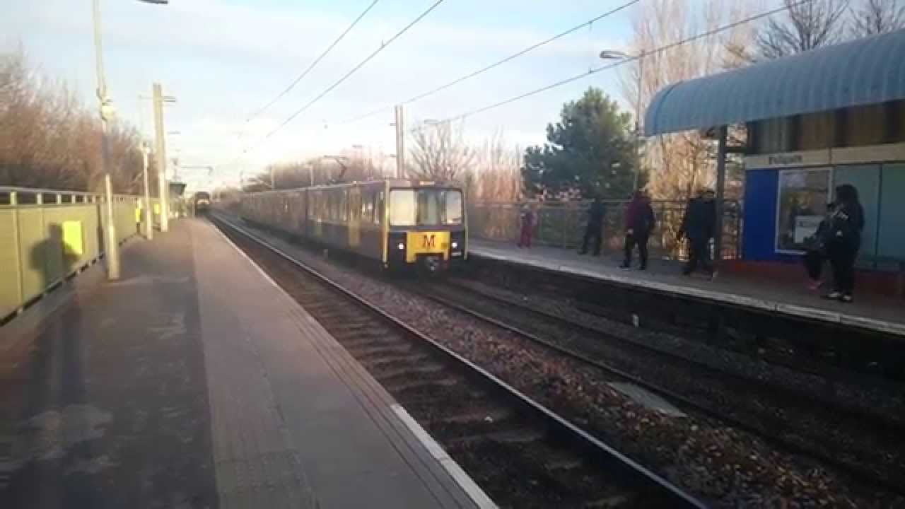 Grand Central HST 43423 & 43467 Pass fellgate metro station