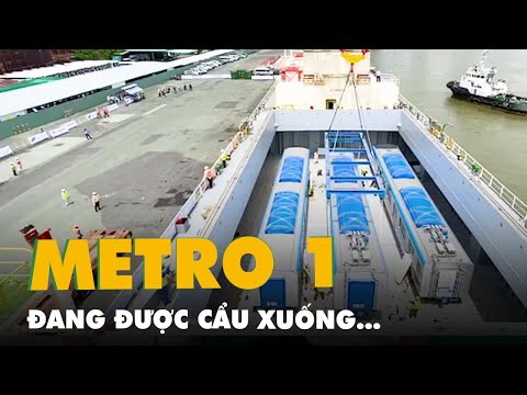 Video Khoảnh khắc các toa tàu metro được cần cẩu nâng từ tàu... - youtube