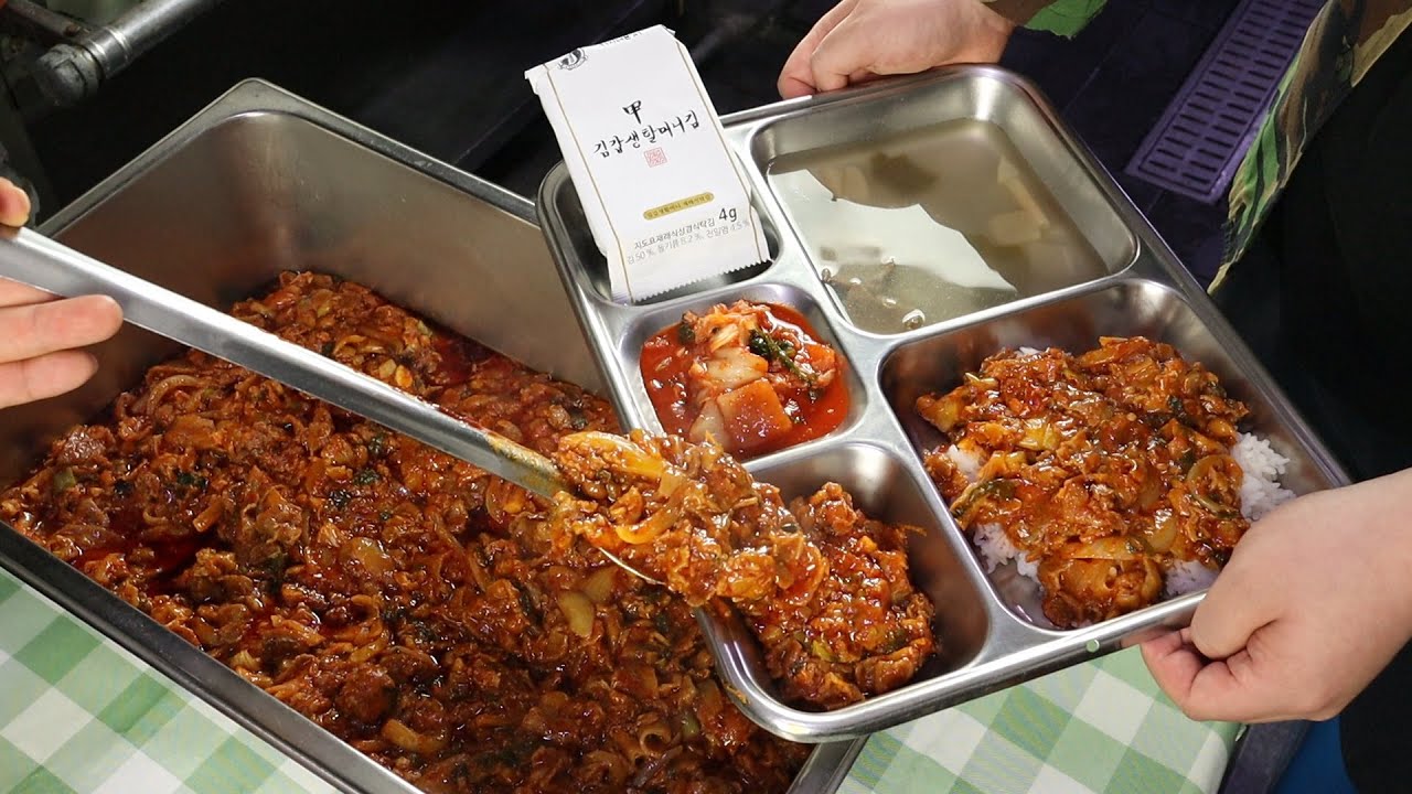 김병장님 오늘 실내점호고 중식은 제육덮밥 입니다. Korean military food recipe YouTube