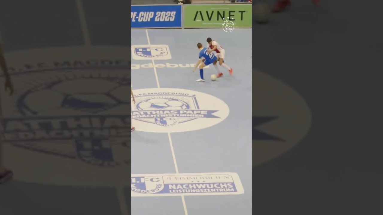 Ilai Grootfaam with the FILTHIEST nutmeg for Ajax U15s! 😵‍💫