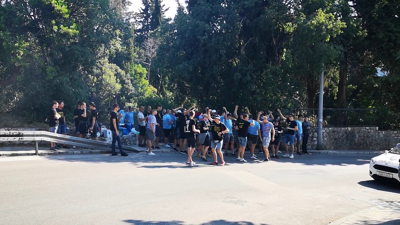 VIDEO/UZ BENGALKE I PJESMU Pomorci slave od ranojutarnjih sati 12 YouTube player