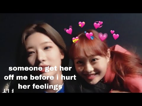 chuu bothering kim lip for more than 3 minutes straight