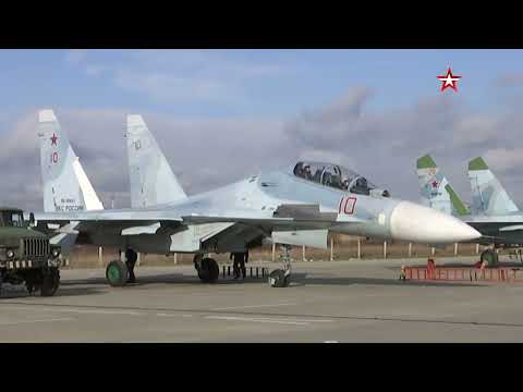 Air duel: pilots Su-30M2 and Su-27SM3 practiced aerobatics