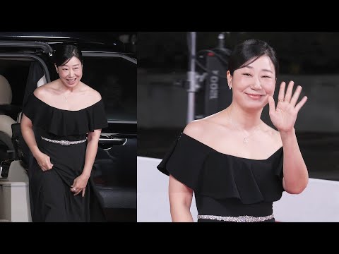 라미란 Ra Miran: 45회 청룡영화제 시상식 레드카펫 포토월: 241129: <strong>KBS홀</strong>: 청룡영화상: Blue Dragon Film Awards