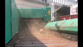 【自走式木材破砕機】古河製 FPC1700  破砕動画