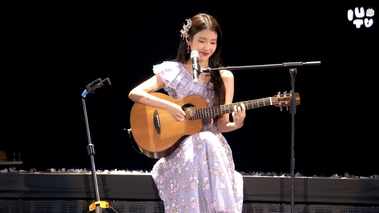 IU - Like A Star [Orig. Corinne Bailey Rae] IU HEREH Concert in London (June 21, 2024)
