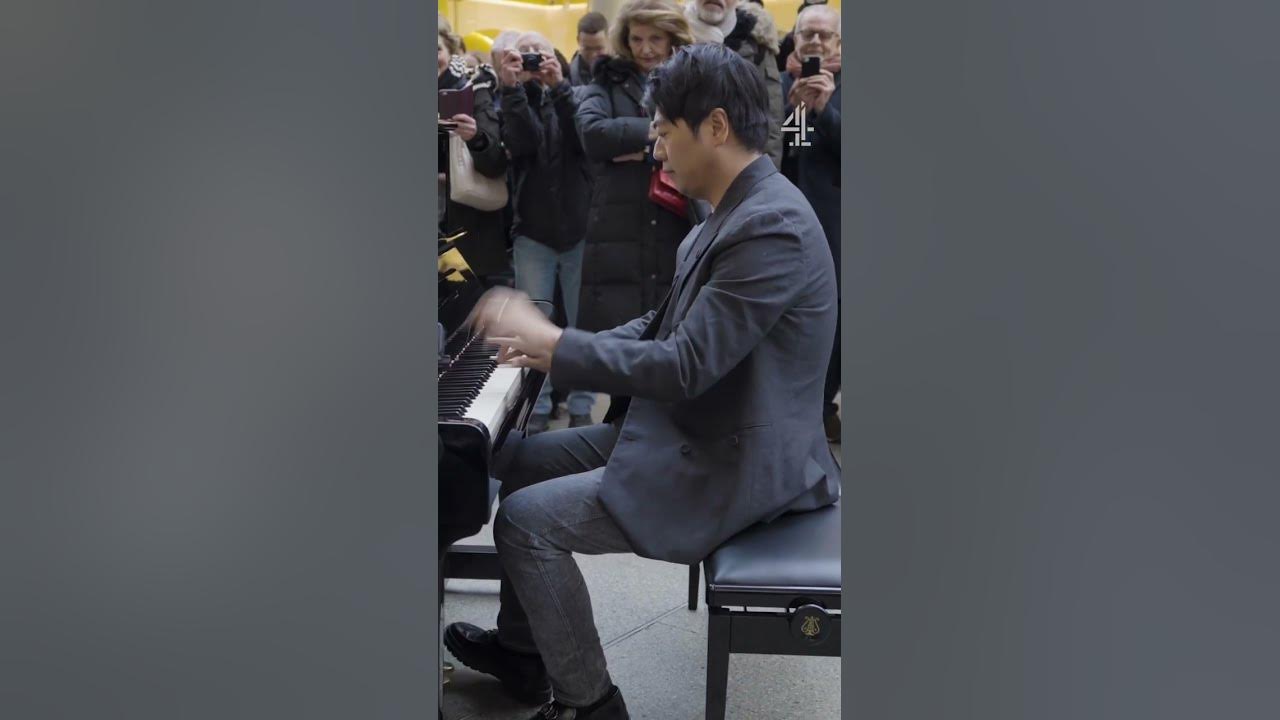 Thank you to everyone who came down to my surprise performance at St Pancras International Station😊