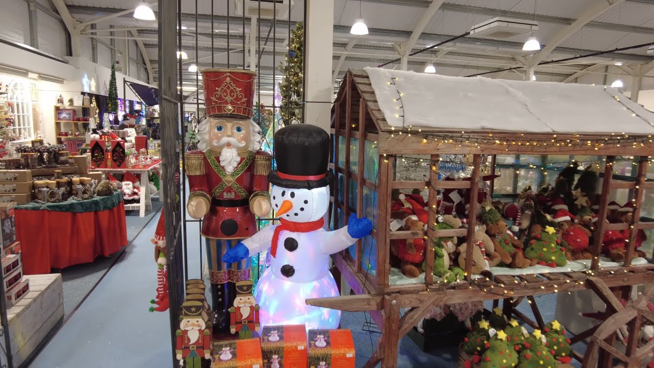 COTSWOLDS AT CHRISTMAS | VLOGMAS 3: CHRISTMAS SHOPPING IN WHITMINSTER, GLOUCESTERSHIRE, ENGLAND.