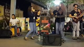 berdiri bulu romaku-Nurul feat retmelo buskers cover Hetty Koes Endang,mantap berdiri