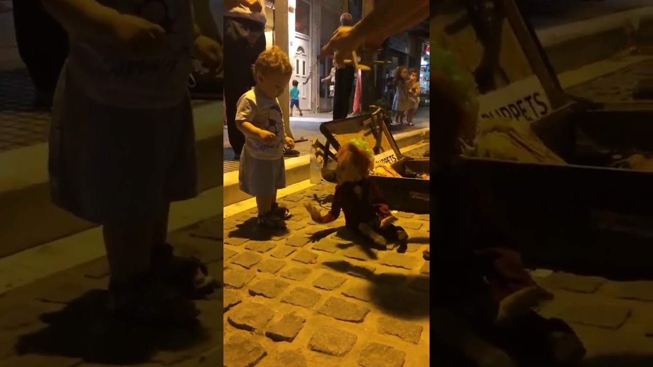 Kukla Sanatçısının Bebek ile Dansı YouTube