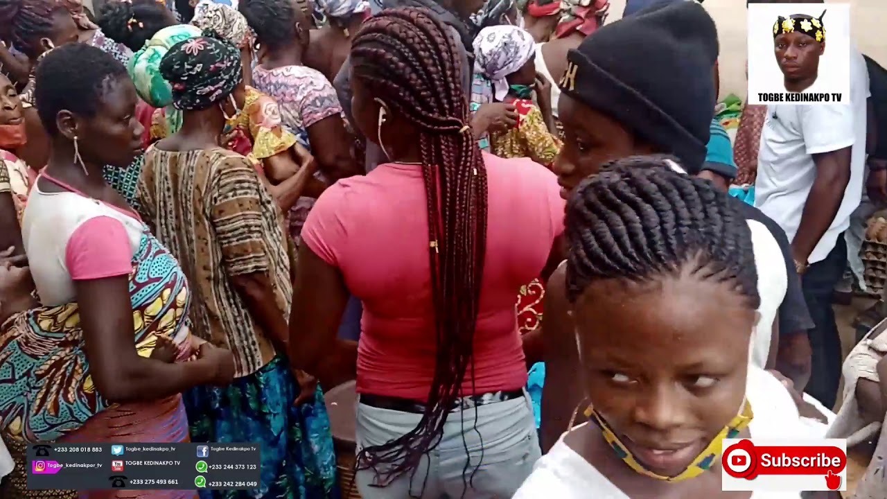 Nana Togbe Kedinakpo And His Wife Make a Donation To The Needs