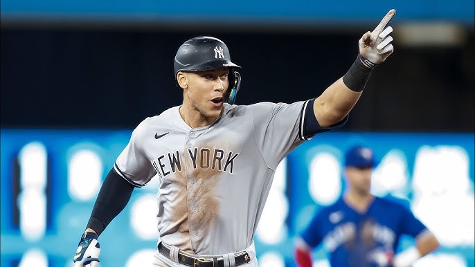 Watch: Aaron Judge and Yankees teammates chug beers at MSG during