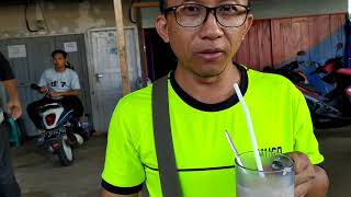 Minum Es Degan di Pinggir Jalan