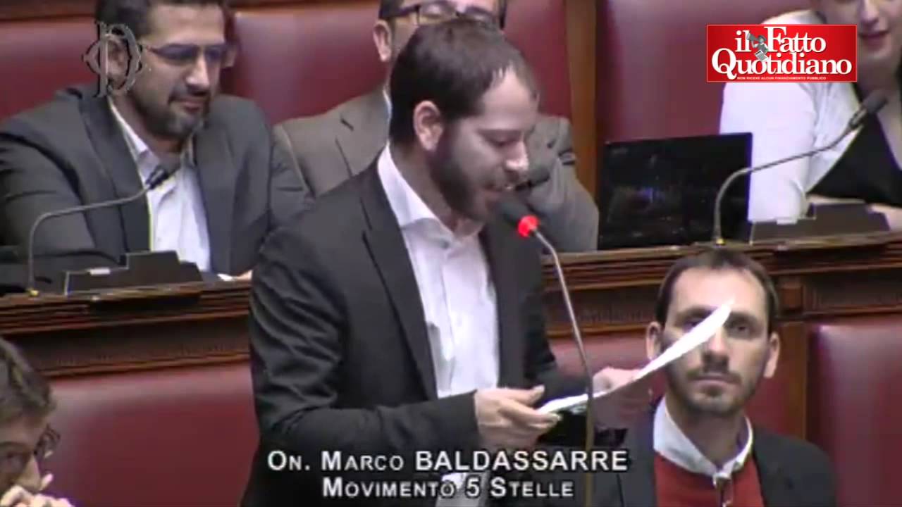 Job Act, deputato M5S paragona Renzi a Cetto La Qualunque: Caos in Aula