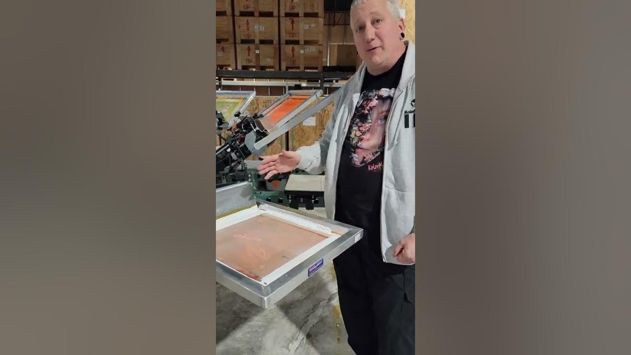 How do you keep ink from sticking to the back of screens when screen