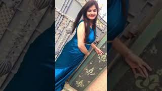 Claasy Look In Sleeveless Blouse On Saree