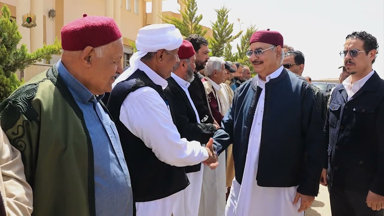 القائد العام المشير خليفة حفتر يُقدم واجب العزاء لرئيس مجلس النواب المُستشار عقيلة صالح في وفاة نجله