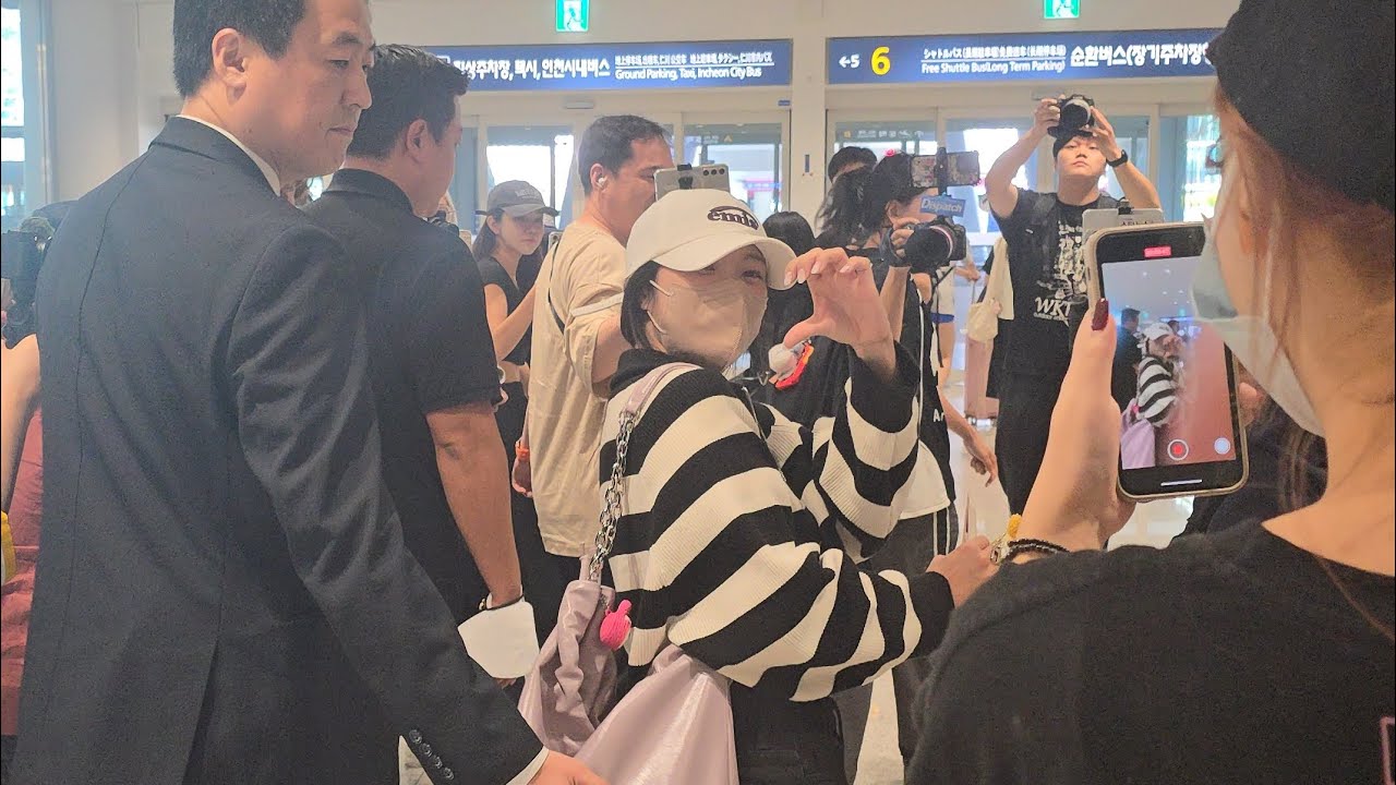 Walking next to Kim Hye-yoon  김혜윤 at Incheon Airport 6-13-2024
