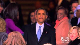 Obama takes in inauguration crowd