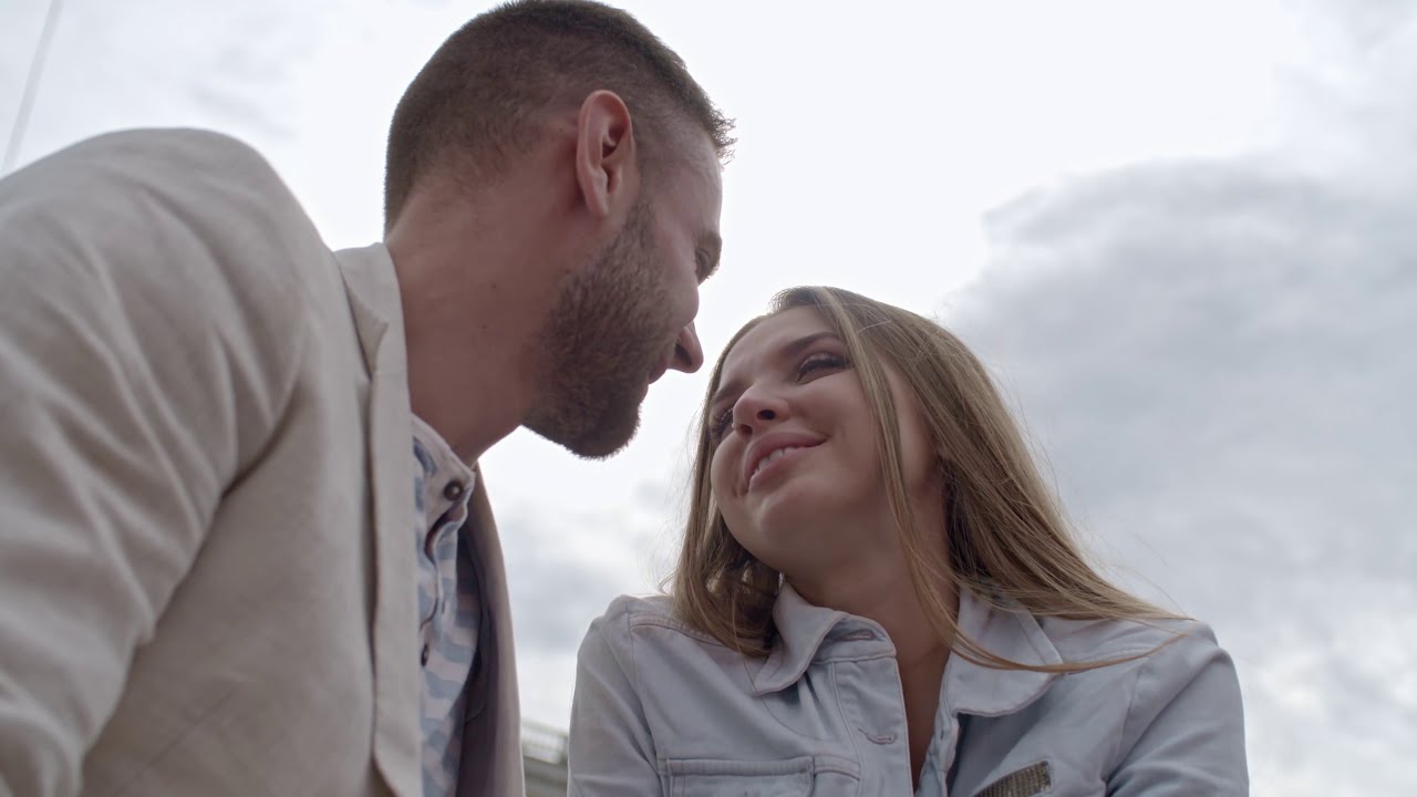 Comment embrasser pour la première fois en 2024 ?