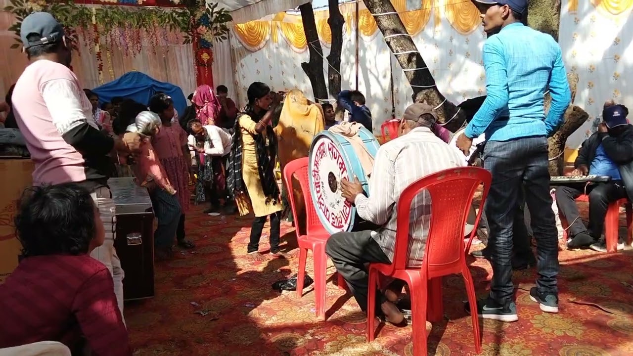 अगना मे नचाय कुमार लड़की👋🌹