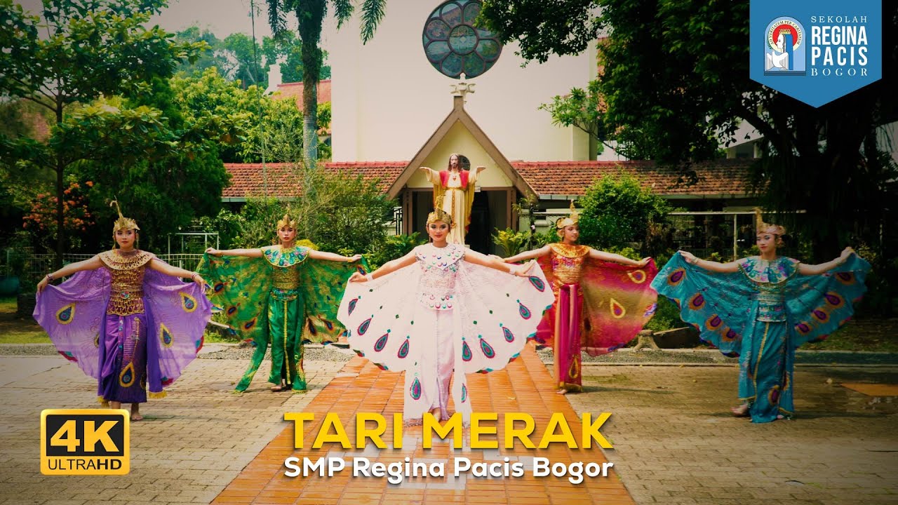 Tari Merak Siswi SMP Regina Pacis Bogor.