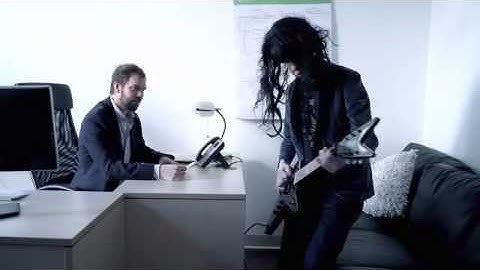 How tech companies can hire ninjas & rock stars (funny video) - Vooza