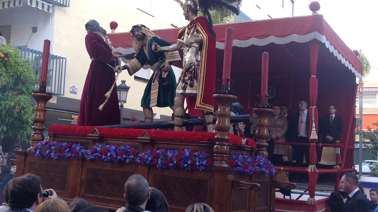 Cristo Despojado por la tribuna oficial de la Semana Santa Almuñécar 2018
